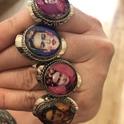 Frida Kahlo gifts!