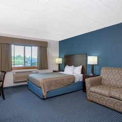 AmericInn by Wyndham Hayward - Guest room