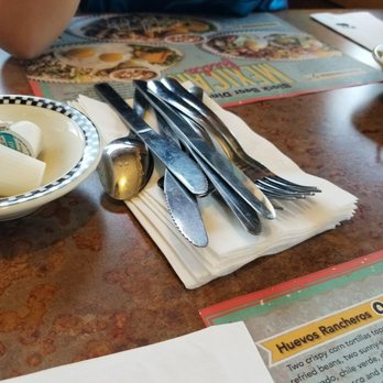 Black Bear Diner Goodyear - Pile of wet dishes - American Near Me - Goodyear, Arizona