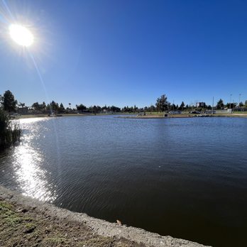 Carl Thornton Park - Small lake - Parks Near Me - Santa Ana, California Carl Thornton Park - Small lake - Parks Near Me - Santa Ana, California