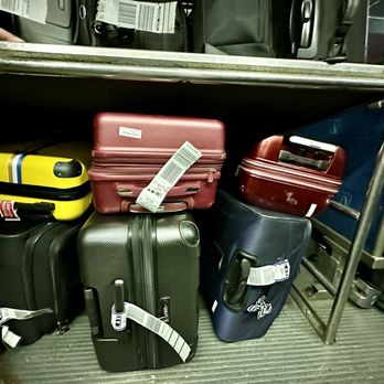 LAX-it - Dangerous placement of luggage one on top of another - Airport Shuttles Near Me - Los Angeles, California LAX-it - Dangerous placement of luggage one on top of another - Airport Shuttles Near Me - Los Angeles, California
