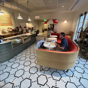 Handy and Hot - Indoor - Bakeries Near Me - Charleston, South Carolina