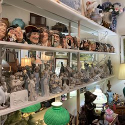 Dilkara Antiques - Royal Doulton Toby Jugs and Lladro's.