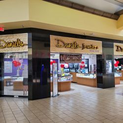 Daniel's Jewelers - The Daniel's Jewelers in panorama City Mall