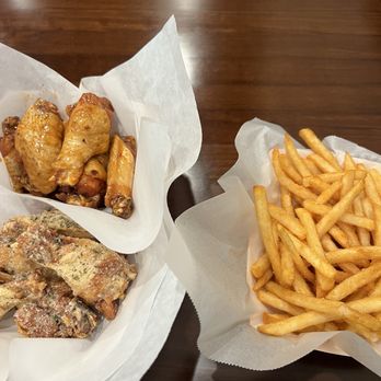 Super Wing - Garlic Parmesan and Hot Honey with Super Seasoning fries - Fast Food Near Me - Prosper, Texas