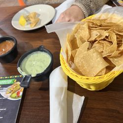 Los Jarritos Mexican Grill - Chips and salsa