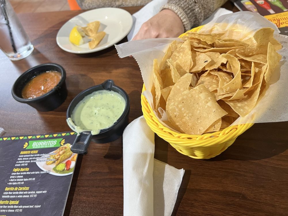 Los Jarritos Mexican Grill