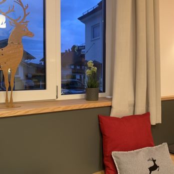 Hotel Alpengruß - Breakfast room - Hotels Near Me - Garmisch-Partenkirchen, BY