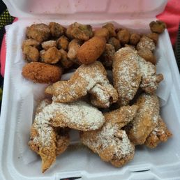 6pc wing with slaw (not pictured) and sub okra for fries...3/3/24