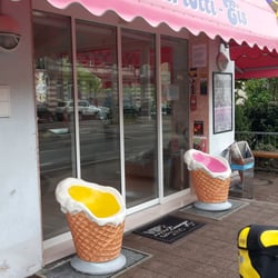 Eisdiele Mariotti - Eistüten laden zum verweilen ein. Schön bunt.