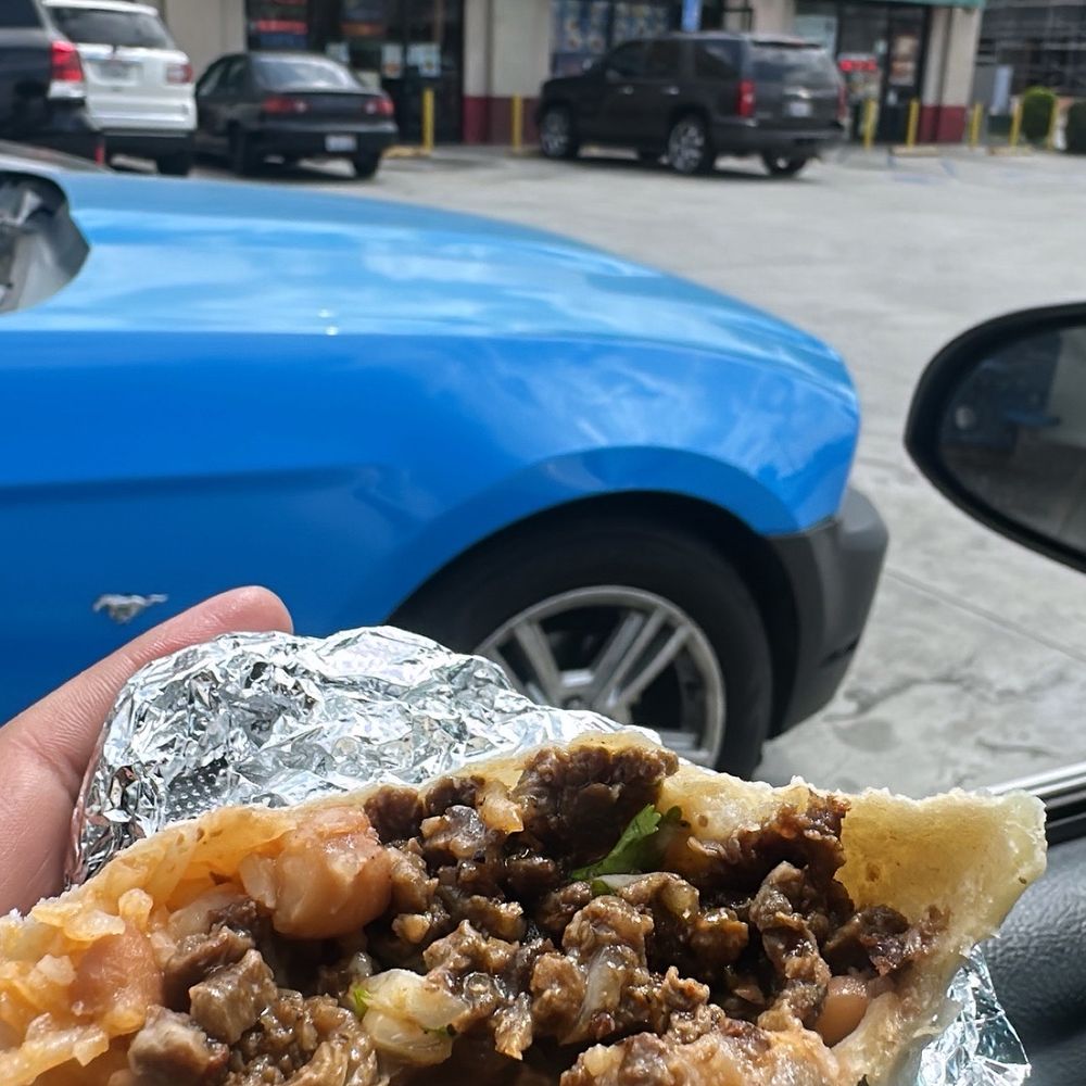 Carnitas Michoacanas - Burrito de asada con todo , muy  rico - Mexican Near Me - Bell Gardens, California
