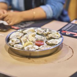 The Juicy Seafood Mayport - Raw oysters