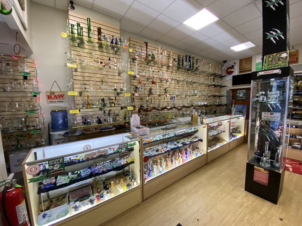 WILD SIDE SMOKE SHOP Updated October 2024 12 Reviews 1350 Elm St