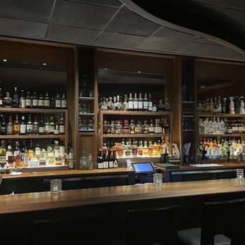 Lewers Lounge - Jazz & Blues Near Me - Honolulu, Hawaii