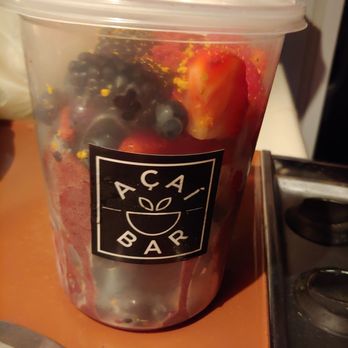 Acai bar - Looks large but is small and overpriced 14 bucks for this?! - Acai Bowls Near Me - Pasadena, California Acai bar - Looks large but is small and overpriced 14 bucks for this?! - Acai Bowls Near Me - Pasadena, California