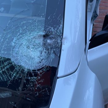 Fix Auto Montrose - Broken windshield - Body Shops Near Me - Montrose, California