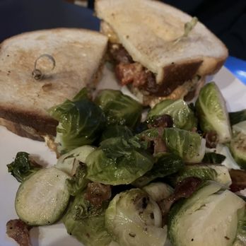Republica - Chicken sandwich - Gastropubs Near Me - Berkley, Michigan