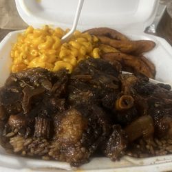 Irie Jerk Hut - Oxtails Mac and cheese