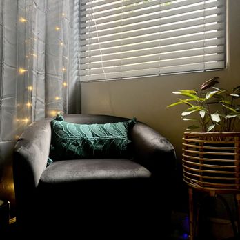 Sonoran Moon Massage - Sitting area in massage room - Massage Therapy Near Me - Tucson, Arizona