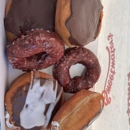 Half 1/2 Dozen Donuts (L-R) Boston Cream x2 Red Velvet x2 and White Cloud x2 Half 1/2 Dozen Donuts (L-R) Boston Cream x2 Red Velvet x2 and White Cloud x2