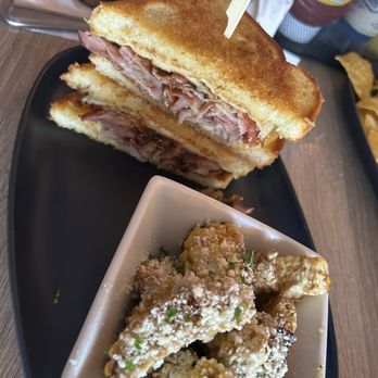 10 Twenty Five - So Friggen Gouda & Corn Ribs - New American Near Me - Cape Coral, Florida 10 Twenty Five - So Friggen Gouda & Corn Ribs - New American Near Me - Cape Coral, Florida
