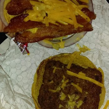 Wendy's - Queso burger. With a literal tablespoon of queso thrown in the very center. Annoyed. - Burgers Near Me - Westlake, Ohio Wendy's - Queso burger. With a literal tablespoon of queso thrown in the very center. Annoyed. - Burgers Near Me - Westlake, Ohio