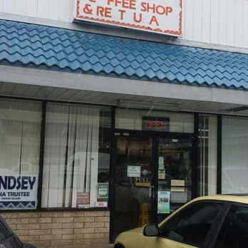 Jesse's Coffee Shop - Like da sign says - Jesses C FFEE SHOP & RE T U A. Buwahahahahaha! I think they gotta fix da sign, ghetto fab baby! - Bakeries Near Me - Honolulu, Hawaii