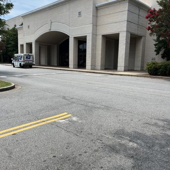 Belk - Bell w/o sign? - Department Stores Near Me - Spartanburg, South Carolina