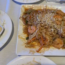 Jasmine Garden - Pad Thai shrimp
