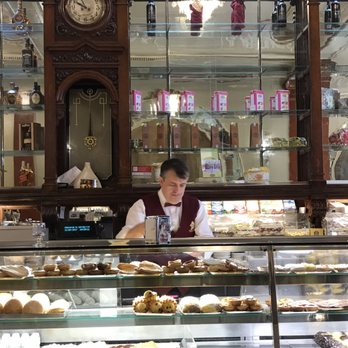 Pastelaria Versailles - Inside - Patisserie/Cake Shop Near Me - Lisbon, 11