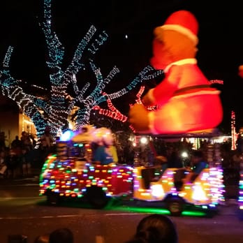 Lights on Rice Parade - Santa parade on rice st. Of kuai. Felt like x mas in a small town of ione. Cute, nice people, felt safe, and peaceful. Aloha! - Festivals Near Me - Līhue, Hawaii