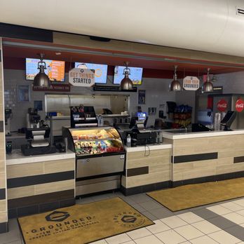 Grounded in St. Louis - Person in the back, but they're "closed." - Burgers Near Me - Saint Louis, Missouri