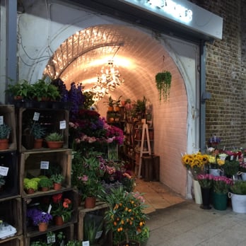 Igloo Flowers - Florists Near Me - London, XGL