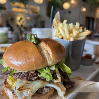 Luna Bistro Cafe - Smash Burger +Fries - New American Near Me - Long Beach, California