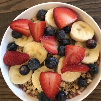 Greenleaf Juice - Berry bowl with granola - Juice Bars & Smoothies Near Me - Portland, Oregon Greenleaf Juice - Berry bowl with granola - Juice Bars & Smoothies Near Me - Portland, Oregon