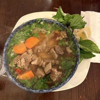 Viet House - 17V. Red Wine Beef Stew Pho / Pho Bo Sot Vang - Vietnamese Near Me - Vancouver, British Columbia Viet House - 17V. Red Wine Beef Stew Pho / Pho Bo Sot Vang - Vietnamese Near Me - Vancouver, British Columbia