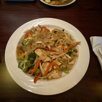 Mai Thai Restaurant - Pad kee mao w/ pork and extra veg - Thai Near Me - Austin, Texas Mai Thai Restaurant - Pad kee mao w/ pork and extra veg - Thai Near Me - Austin, Texas