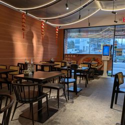 Ten Seconds Yunnan Rice Noodle - Interior, tables
