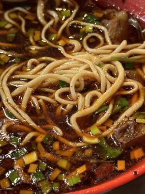 食宴兰州牛肉拉面 Shi Yan Lanzhou Beef Noodles by null