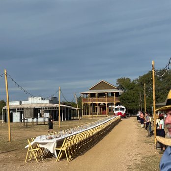 Outstanding In The Field - The table right in the middle of "Willieville" - Party & Event Planning Near Me Outstanding In The Field - The table right in the middle of "Willieville" - Party & Event Planning Near Me