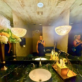 Foxy’s Kitchen + Bar - Bars Near Me - Rancho Mirage, California