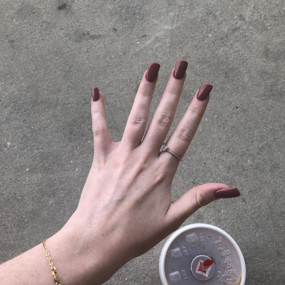 Nails should not look like this. This is like a V.. this looks nothing like the picture i showed. Nails should not look like this. This is like a V.. this looks nothing like the picture i showed.