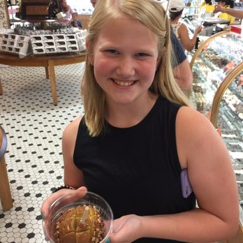 Kilwins Ice Cream - Chocolate - Fudge - Caramel apple - Chocolatiers & Shops Near Me - San Antonio, Texas