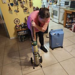 Arizona Medical Equipment & Supply - Jade, rolling tank and home concentrator. Technical training and advice for the novice crowd.