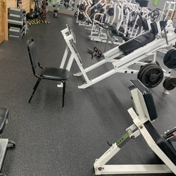 Top Shape Gym - Oh I'll just have a chair here. So no one can walk threw.