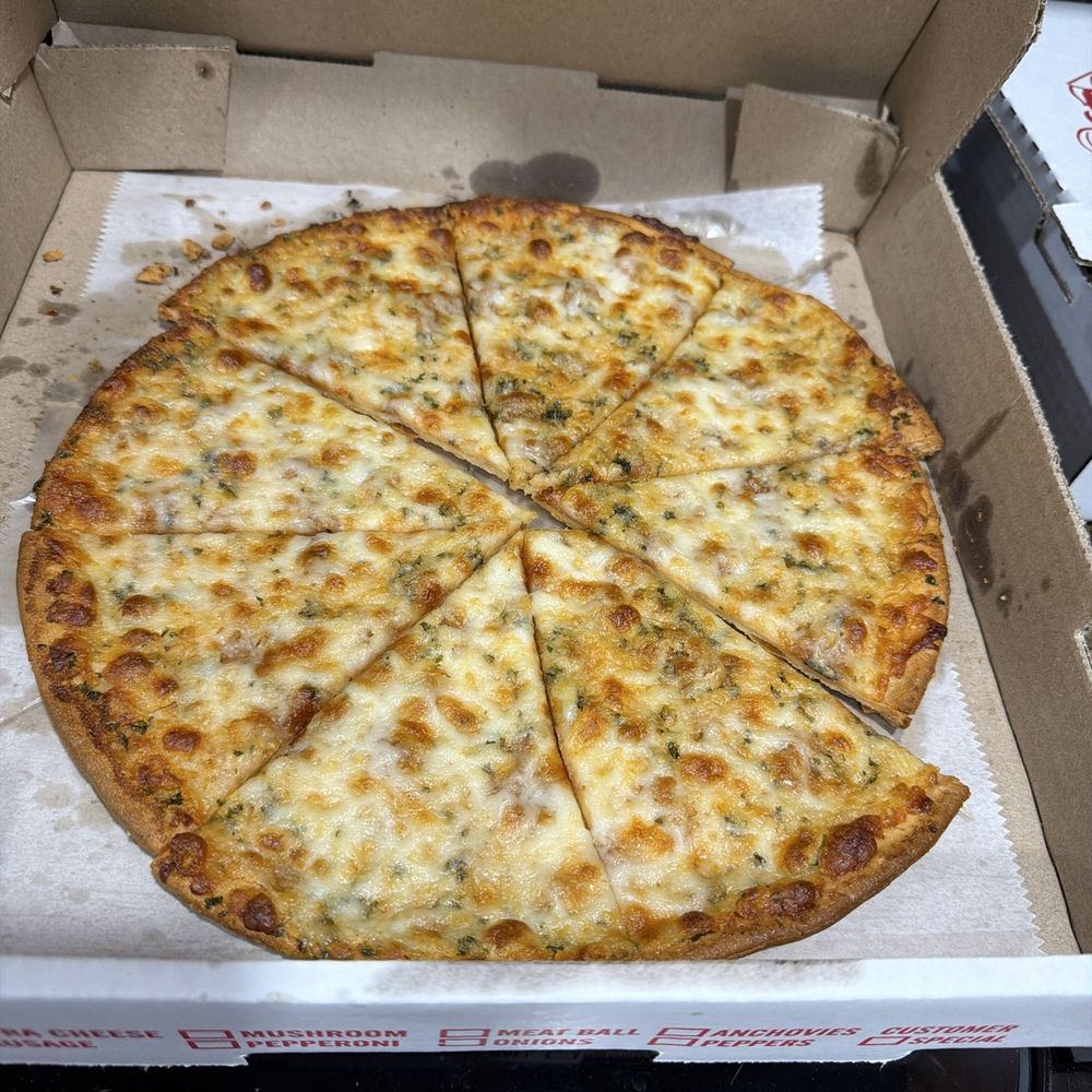 Loiee G's - Gluten free white pizza - Salad Near Me - Delaware, Ohio