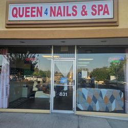 Queen 4 Nails & Spa - Outside/front entryway