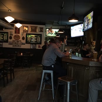 Queen's Head - Feels like a proper pub in here. - Canadian (New) Near Me - Toronto, Ontario