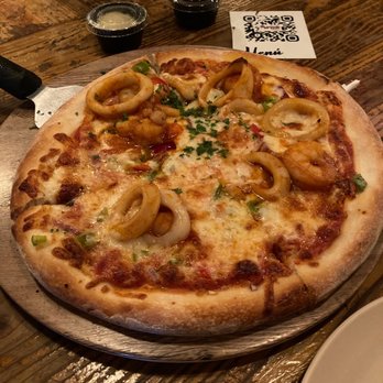 Pirilo - Di Mare 10" personal pizza (shrimp and calamari) - Italian Near Me - San Juan, Puerto Rico