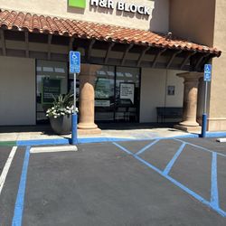 H&R Block - Avoid! Lazy and unprofessional!